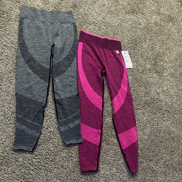 2 PAIRS PINK SEAMLESS LEGGINGS 🖤 🩷 - Picture 1 of 9